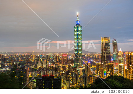 台湾　2023　台北101　象山眺望　夜景 102300816