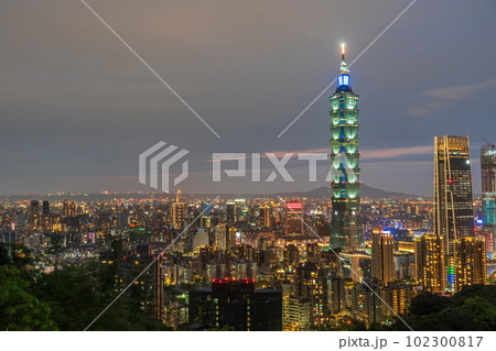 台湾 2023 台北101 象山眺望 夜景 台湾 2023 台北101 象山眺望 夜景 102300817
