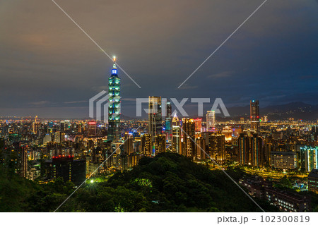 台湾　2023　台北101　象山眺望　夜景 102300819