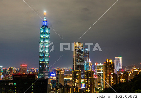 台湾 2023 台北101 象山眺望 夜景 台湾 2023 台北101 象山眺望 夜景 102300982