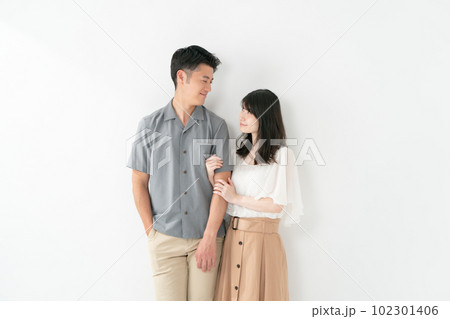 カップル　男女　仲良し 102301406