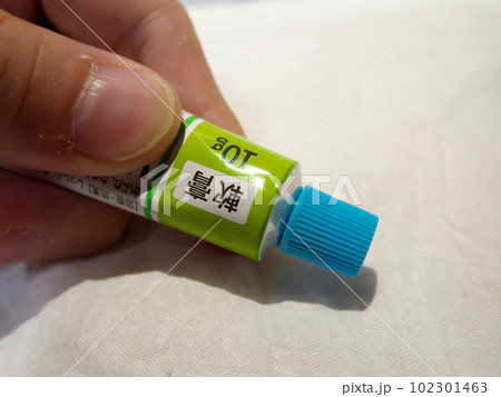 チューブの軟膏 102301463