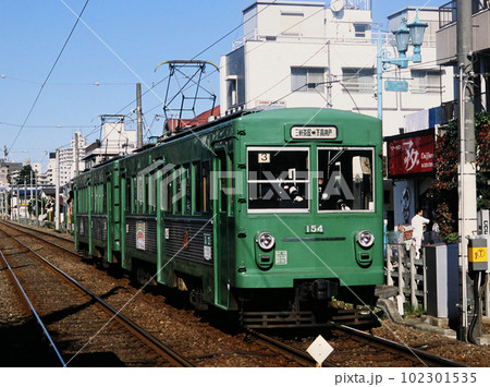 古い東急世田谷線の電車 102301535