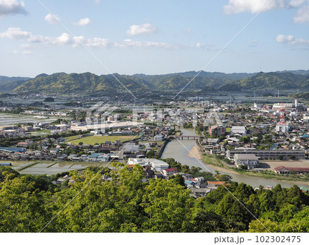 千葉県鴨川市の街並み 千葉県鴨川市の街並み 102302475