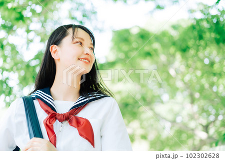 夏服の女子高生 102302628