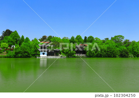 【大阪府】花博記念公園鶴見緑地の大池(中華人民共和国庭園) 【大阪府】花博記念公園鶴見緑地の大池(中華人民共和国庭園) 102304250