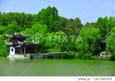 【大阪府】花博記念公園鶴見緑地の大池(中華人民共和国庭園) 【大阪府】花博記念公園鶴見緑地の大池(中華人民共和国庭園) 102304263