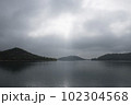 平荘湖　曇りの日に（兵庫県加古川市） 102304568