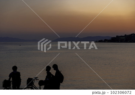 宍道湖の夕景 島根県松江市 宍道湖の夕景 島根県松江市 102306072