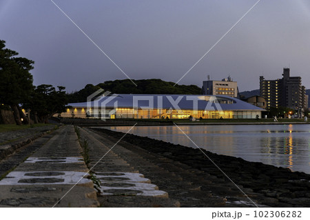宍道湖の夕景　島根県立美術館　島根県松江市 102306282