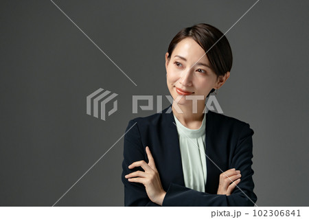ビジネス　女性　ビューティー 102306841