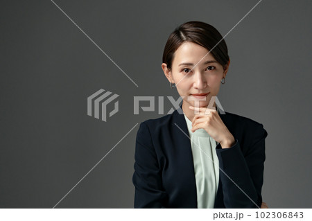 ビジネス　女性　ビューティー 102306843