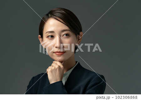 ビジネス　女性　ビューティー 102306868
