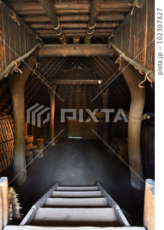 復元竪穴住居 内部 紀伊風土記の丘(和歌山県和歌山市) 復元竪穴住居 内部 紀伊風土記の丘(和歌山県和歌山市) 102307827