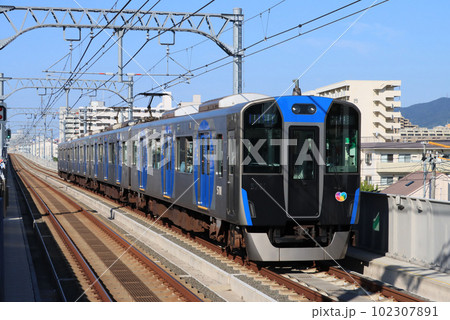 阪神 深江駅付近を走る5700系電車 阪神 深江駅付近を走る5700系電車 102307891