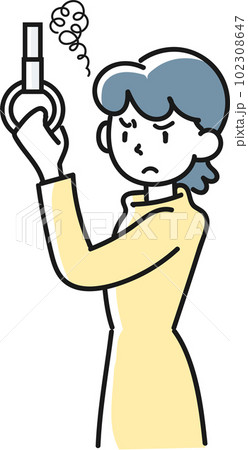 つり革につかまってこちらを睨む女性の上半身 つり革につかまってこちらを睨む女性の上半身 102308647