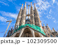 スペインバルセロナのサグラダファミリア（裏側）と青空 102309500