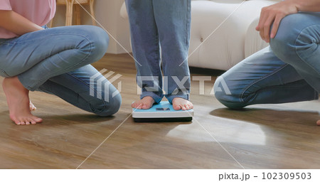 asian parent child weight measure 102309503