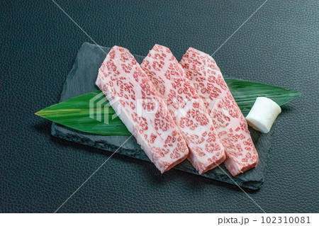 特上牛カルビ さんかく 102310081