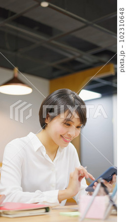 asian happy businesswoman working 102310648