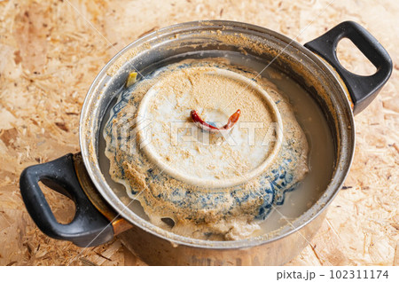 落とし蓋をしたタケノコのあく抜き 102311174