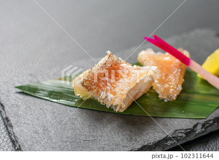 甘鯛の松笠揚げ 102311644