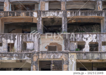 解体工事を中断したホテル 102311849