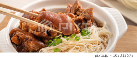 豚足 食べ物 食物 102312578