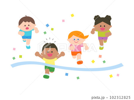 かけっこをする様々な人種の子どもたち　ゴールシーン 102312825