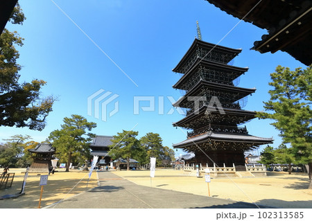 【香川県】四国霊場「第75番札所」総本山善通寺(金堂と五重塔) 【香川県】四国霊場「第75番札所」総本山善通寺(金堂と五重塔) 102313585