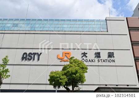 在来線の東海道本線大垣駅前の南口 102314501