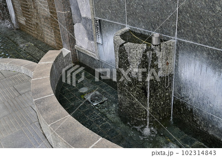大垣駅北口の公園と湧水 大垣駅北口の公園と湧水 102314843