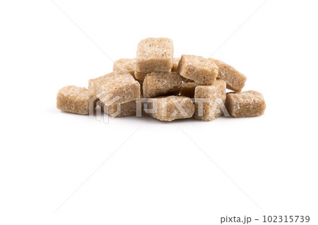 brown sugar cubes isolated 102315739