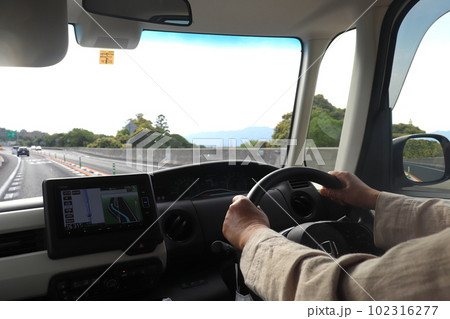 高速道路 運転 ドライブ 102316277