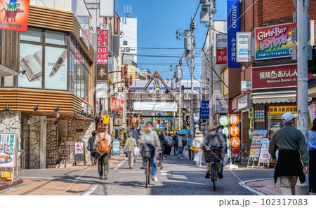 神奈川県川崎市の都市風景　元住吉駅 102317083