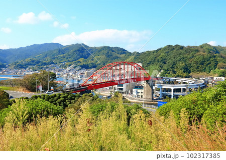 【広島県】秋晴れの音戸大橋 102317385