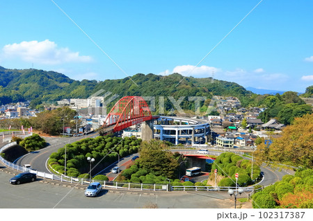 【広島県】秋晴れの音戸大橋 102317387