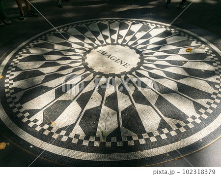 ニューヨークのストロベリー・フィールズ、イマジンの碑 102318379