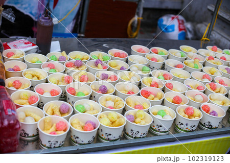 Closeup of Ice cream cups with colorful cakes in the market 102319123