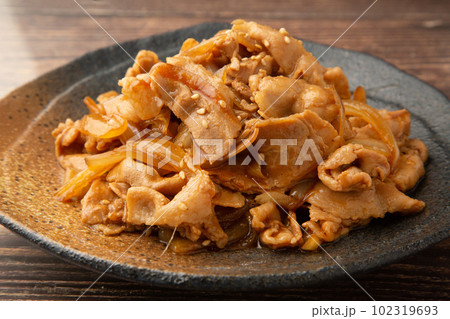 豚バラ肉と玉ねぎの炒め物 102319693