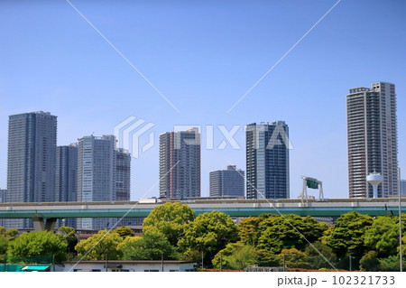 辰巳の高架道路とマンション群 辰巳の高架道路とマンション群 102321733