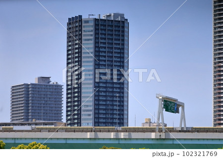 辰巳の高架道路とマンション群 辰巳の高架道路とマンション群 102321769