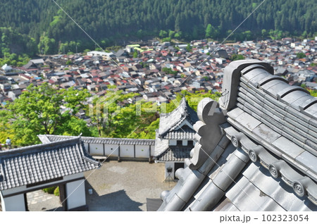 日本最古の木造再建城とされる郡上八幡城 102323054