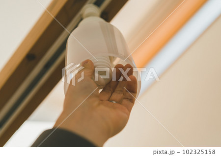 電球を交換する 102325158