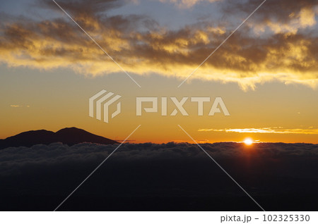 道の駅 美ヶ原高原から見る日の出 道の駅 美ヶ原高原から見る日の出 102325330