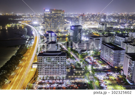 福岡タワーから見る福岡市の素晴らしい夜景 福岡タワーから見る福岡市の素晴らしい夜景 102325602