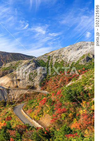 福島_紅葉する磐梯吾妻スカイライン 福島_紅葉する磐梯吾妻スカイライン 102325696