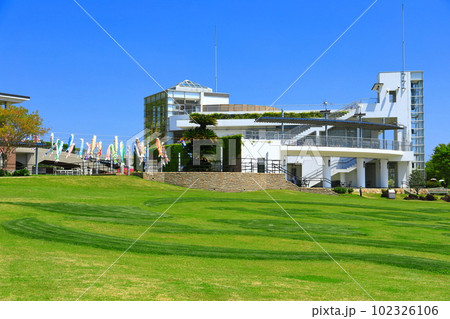 【兵庫県】晴天の国営明石海峡公園の淡路口ゲート 102326106