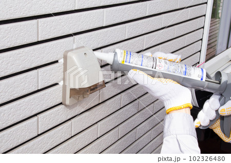 屋外用　防水コンセント工事　コーキング 102326480