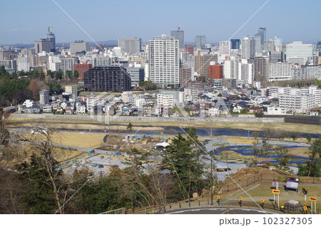 仙台城址から眺めた街並み 102327305
